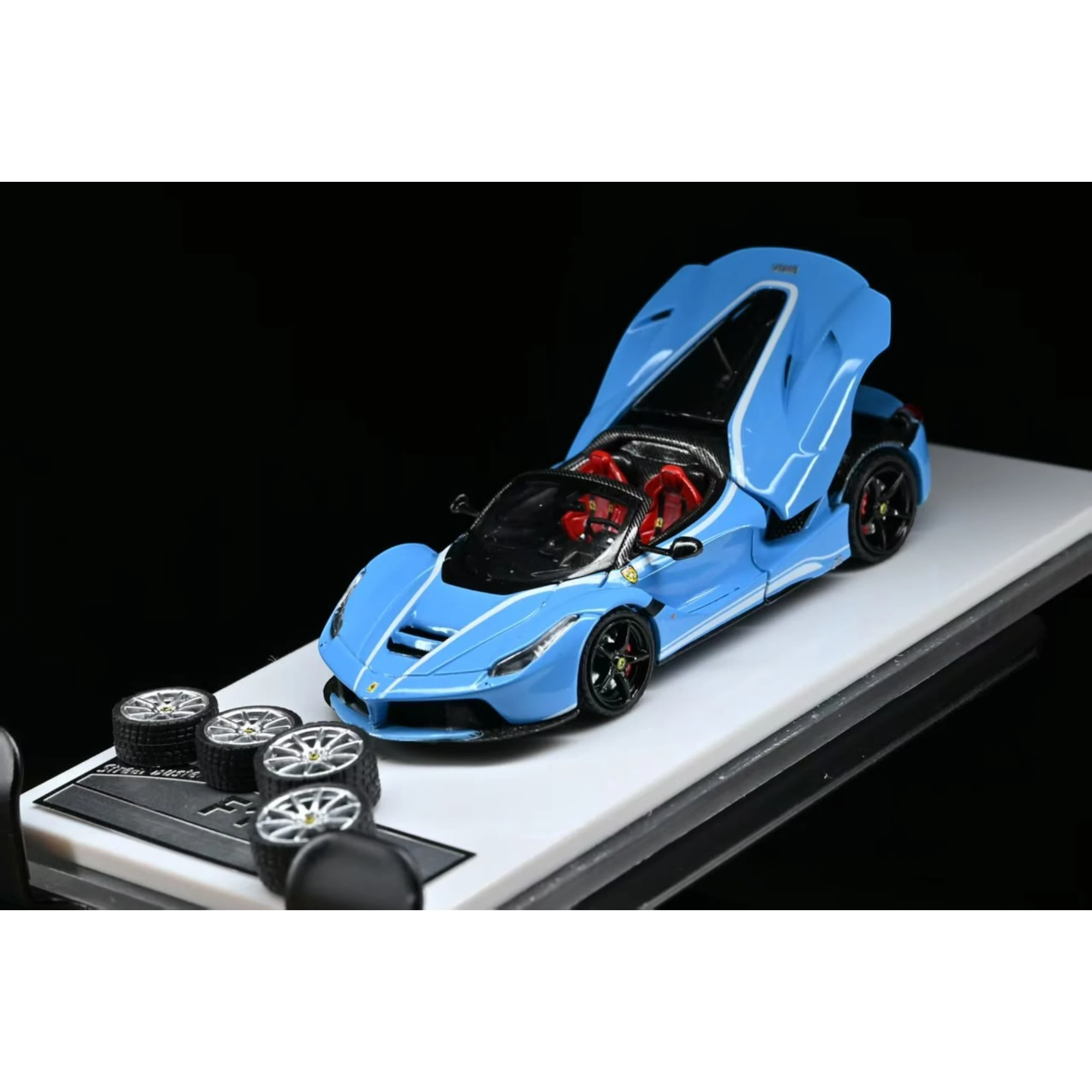 Ferrari LaFerrari Aperta 1:64 — Street Buster | LOT57