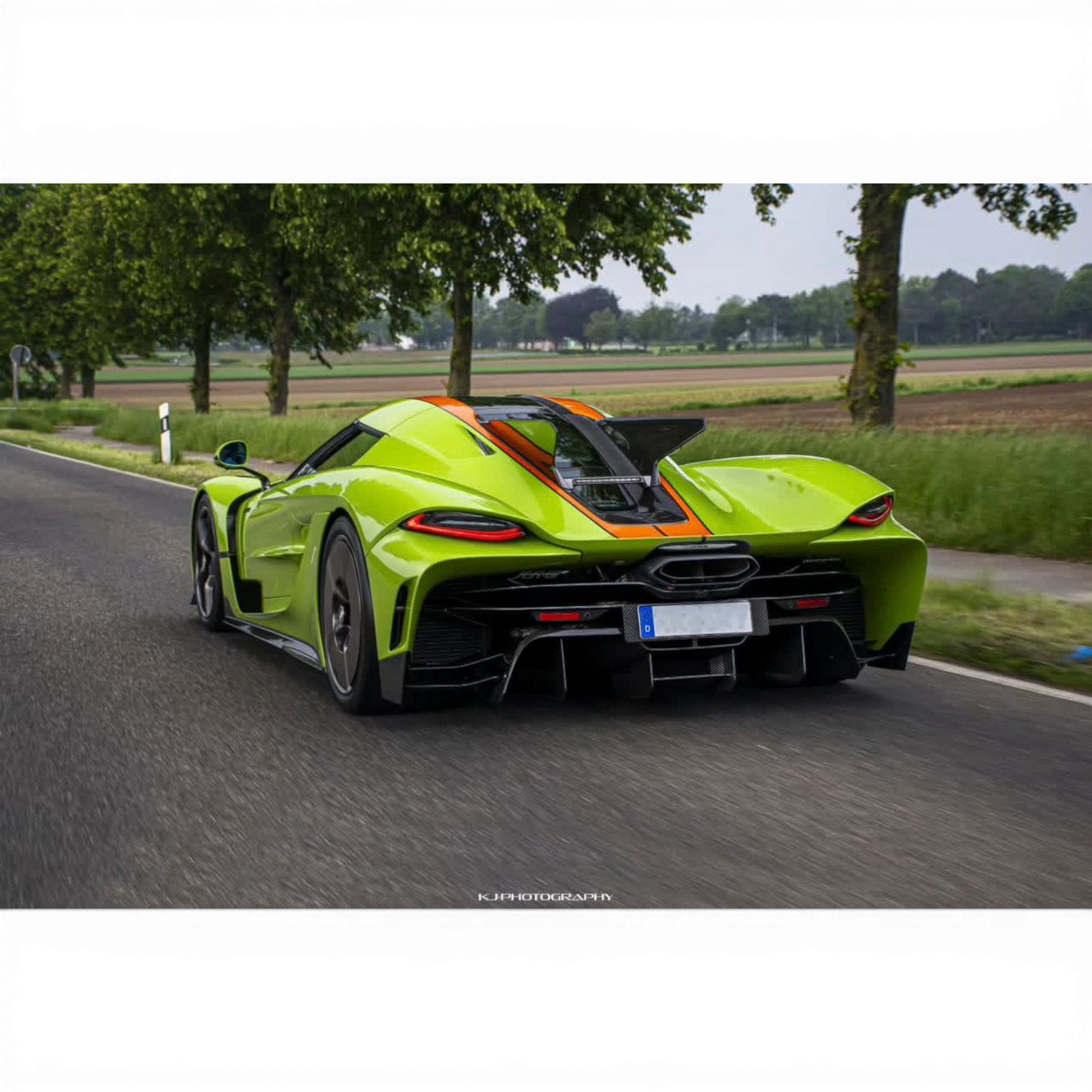 (Pre-Order) GRYNING Koenigsegg Jesko Absolut - Jesko Green-Sweet Mandarin 1:64 - Image 3