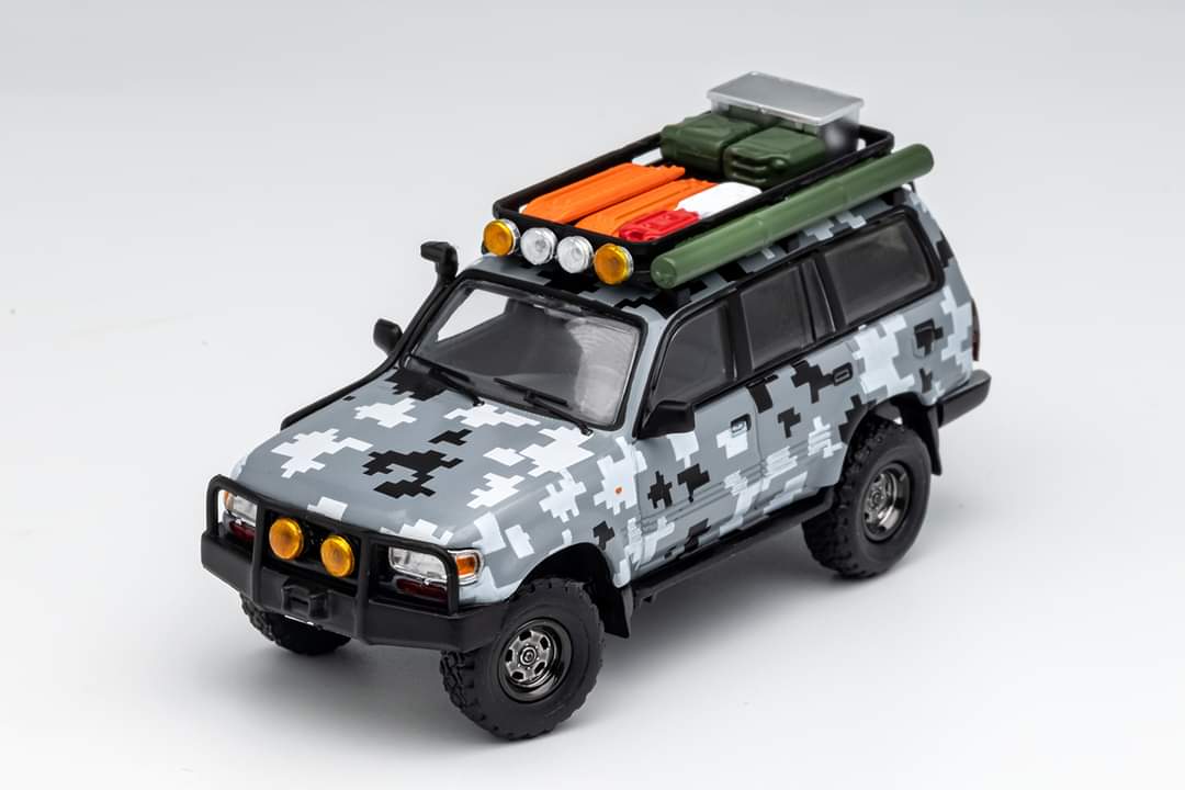 (Pre-Order) GCD Toyota Land Cruiser LC80 Modified Version With Accessories 1:64