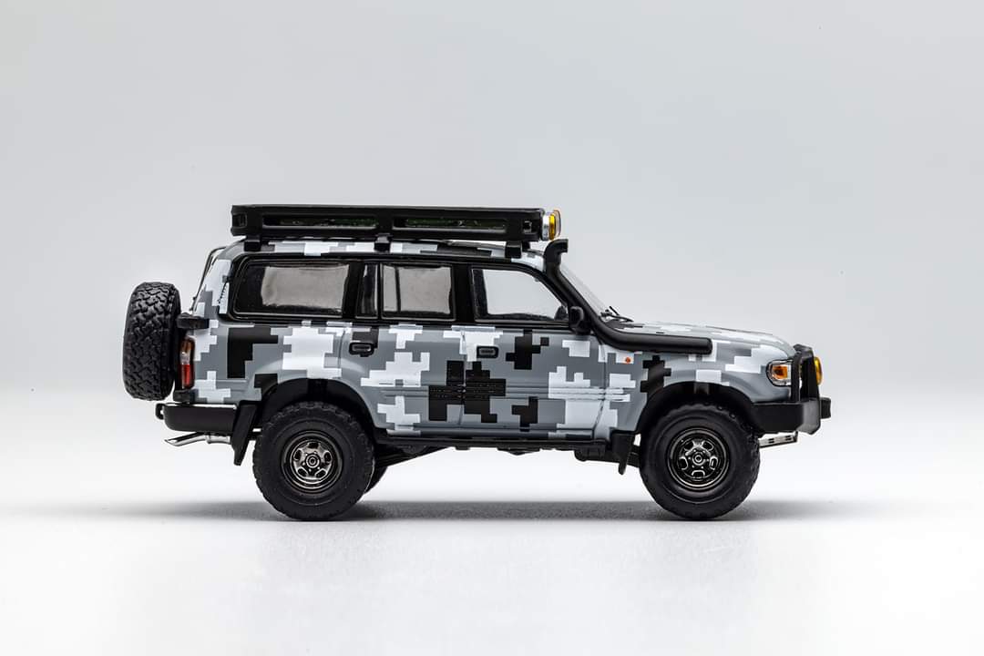 (Pre-Order) GCD Toyota Land Cruiser LC80 Modified Version With Accessories 1:64