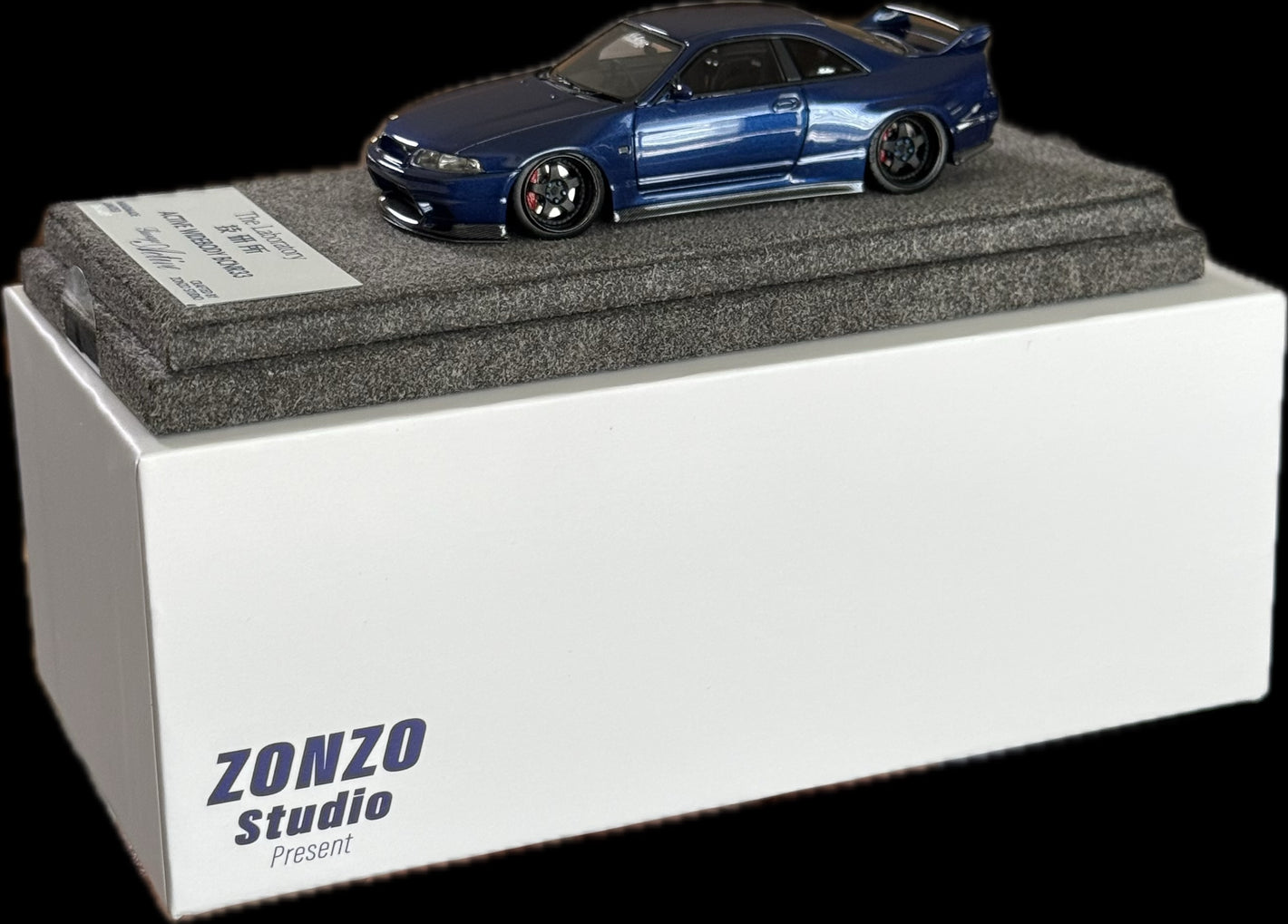 R33 Widebody - Bleu Minuit 1:64