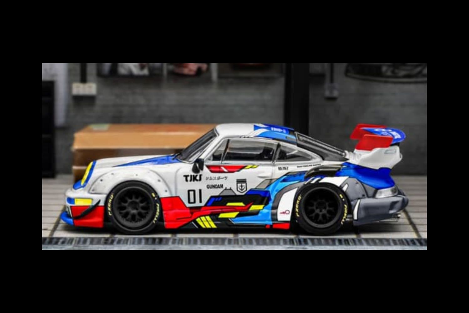 Star Model Porsche RWB 964 GT Wing Exia Robot #01 With Figure 1:64