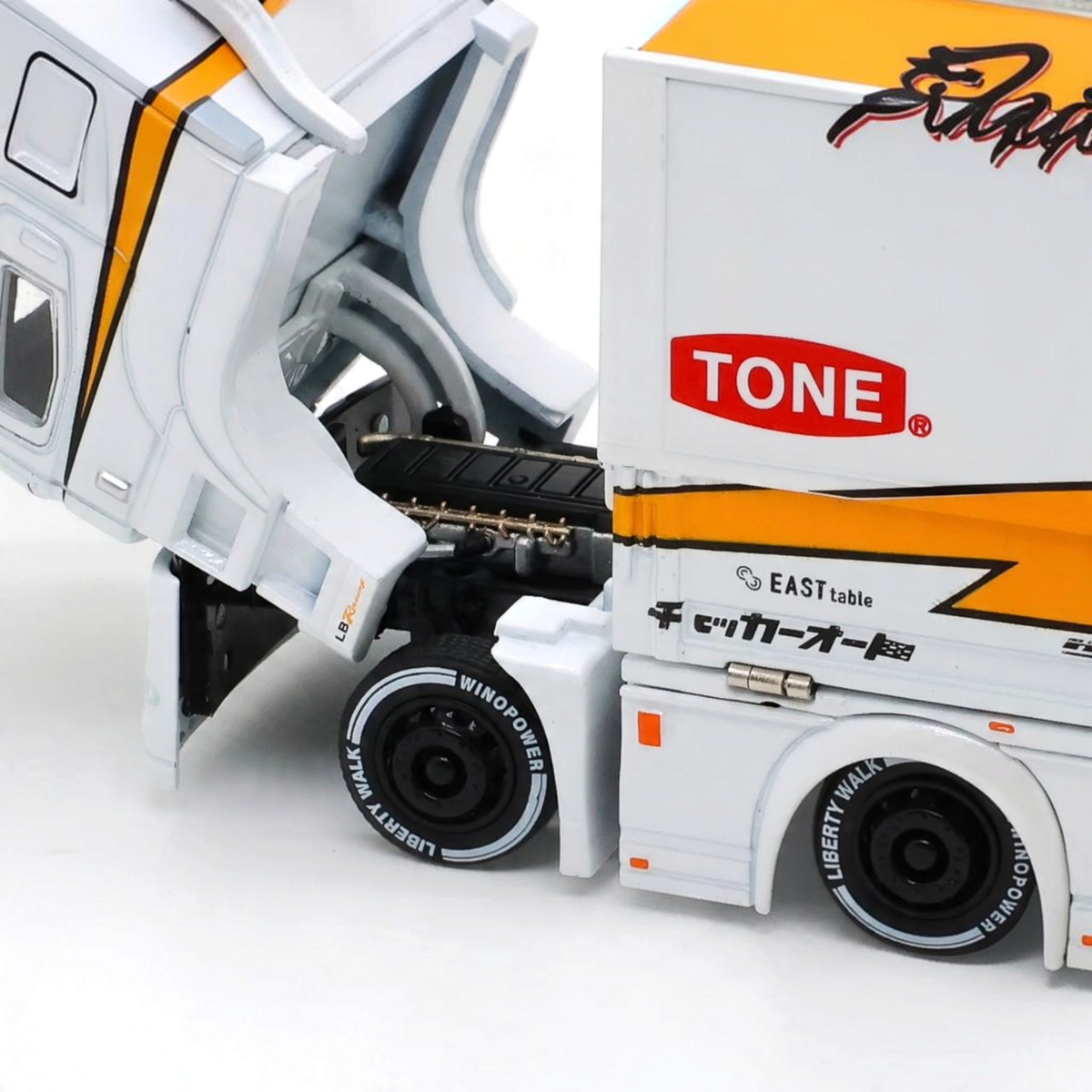 Lot57Supplies Diecast Shop 1:64 scale Tubro Truck Mitsubishi Fuso Super Great LBWK with yellow lightning livery