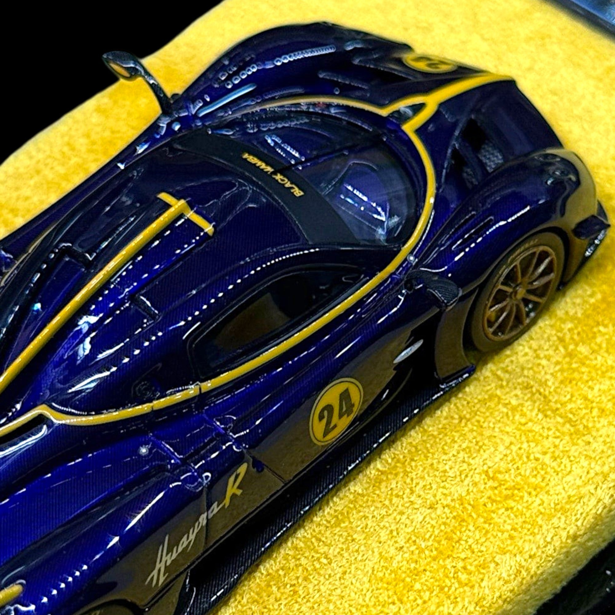 Pagani Huayra R Kobe 1:64 — PSM & DMY | LOT57