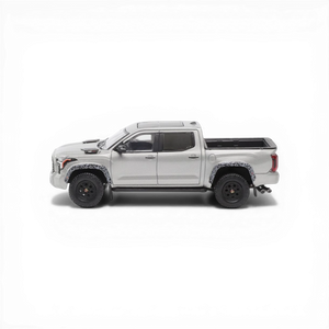 GCD Toyota Tundra - Argent (Conduite à gauche) avec Accessoires 1:64